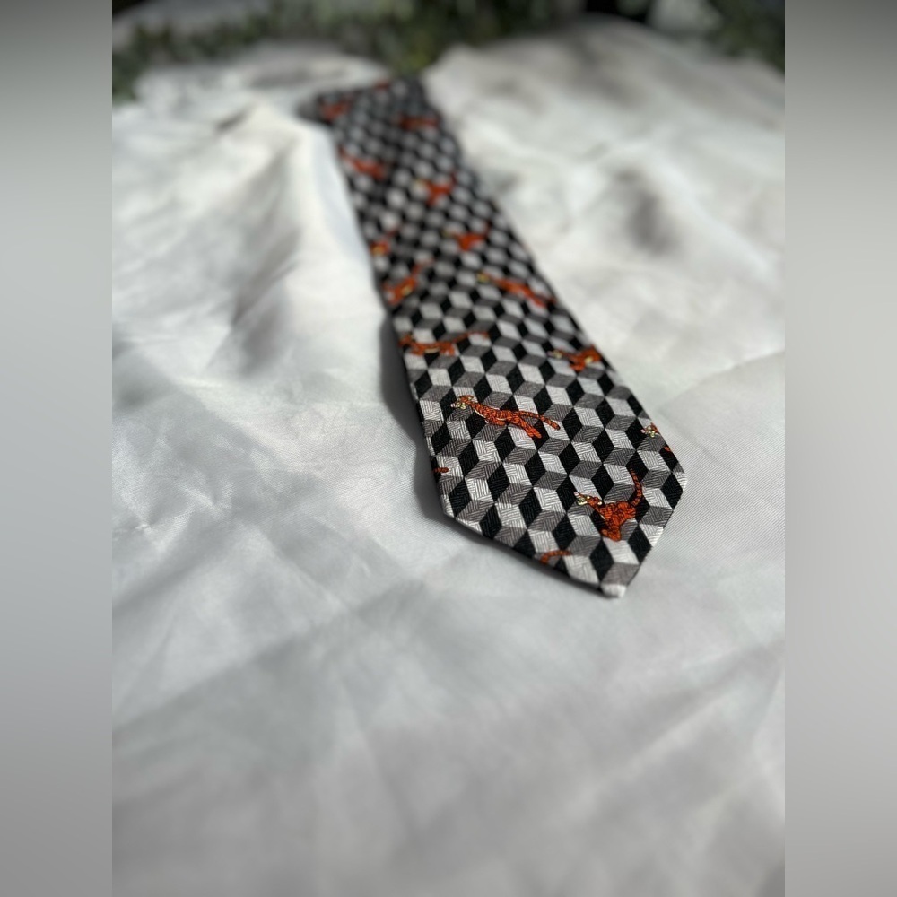 Pooh Tigger Gray Geometric Print Tie